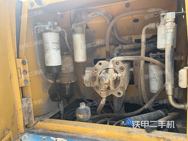 液压泵舱室正面整体（整机外观）