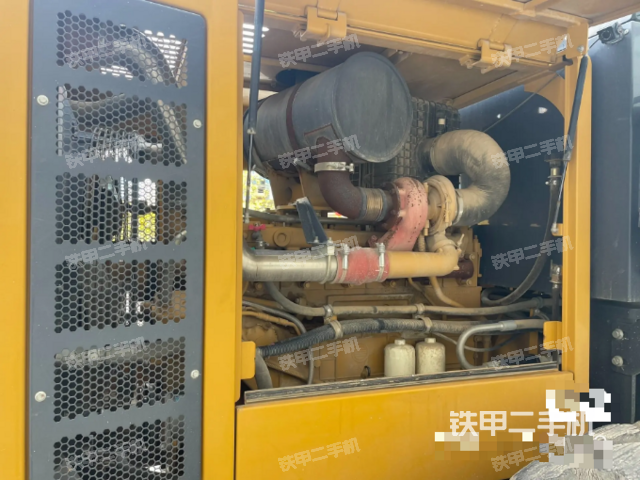 发动机左侧（整机外观及大件）