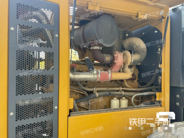 发动机右侧（整机外观及大件）