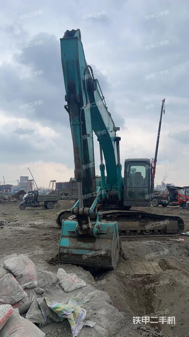 神钢SK260LC-10挖掘机