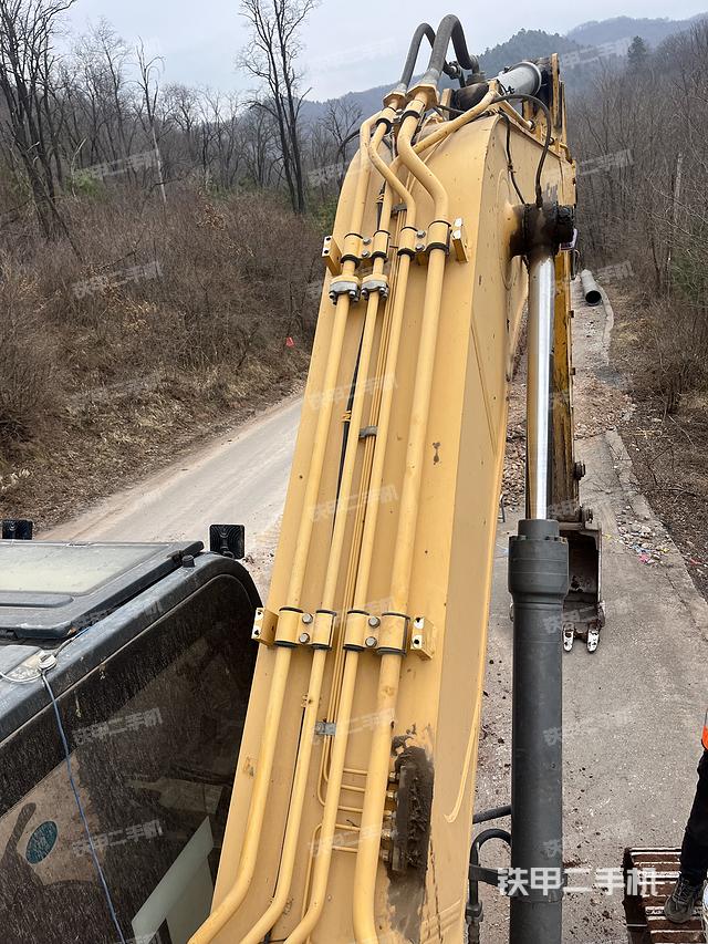 驾驶室顶部（整机外观）