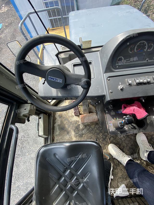 驾驶室操作台（设备外观及核心部件）