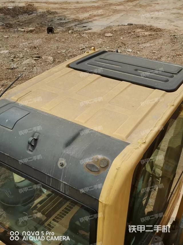 驾驶室顶部（整机外观）