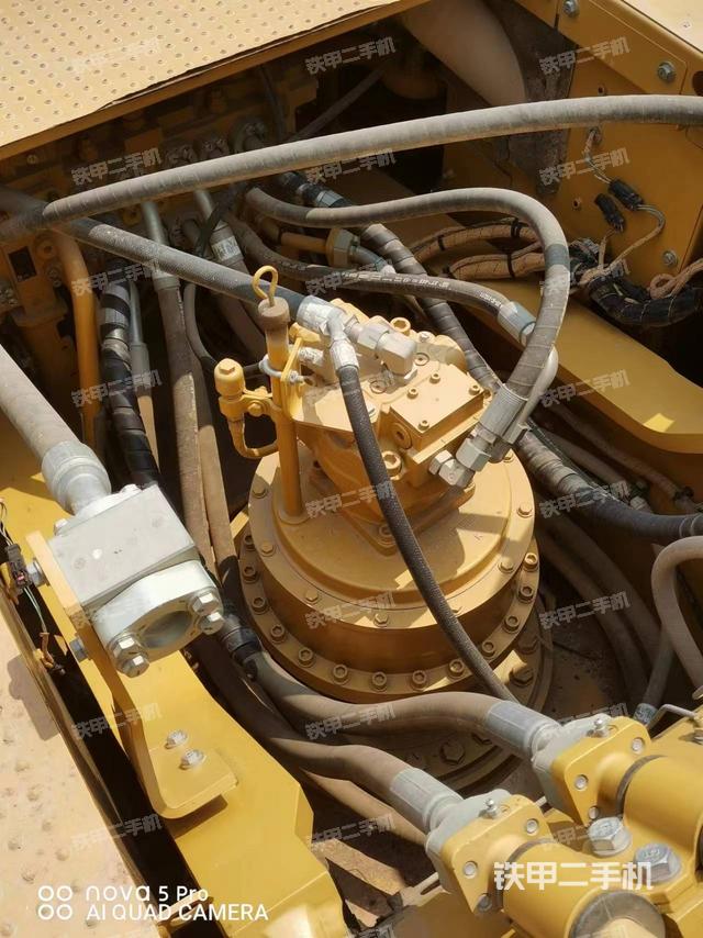 回转马达和主控阀（整机外观）