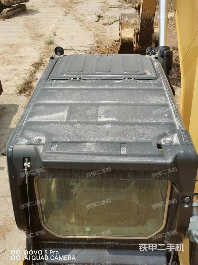 驾驶室顶部（整机外观）