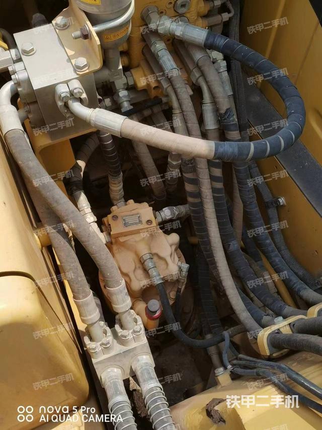 回转马达和主控阀（整机外观）