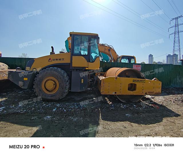 整机右侧（设备外观及核心部件）