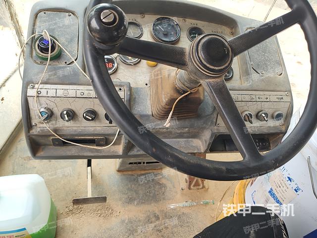 驾驶室操作台（设备外观及核心部件）