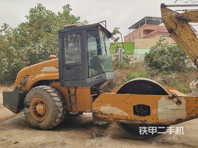 整机右侧（设备外观及核心部件）