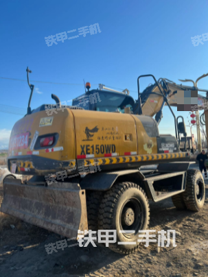 液压泵舱室正面整体（整机外观）