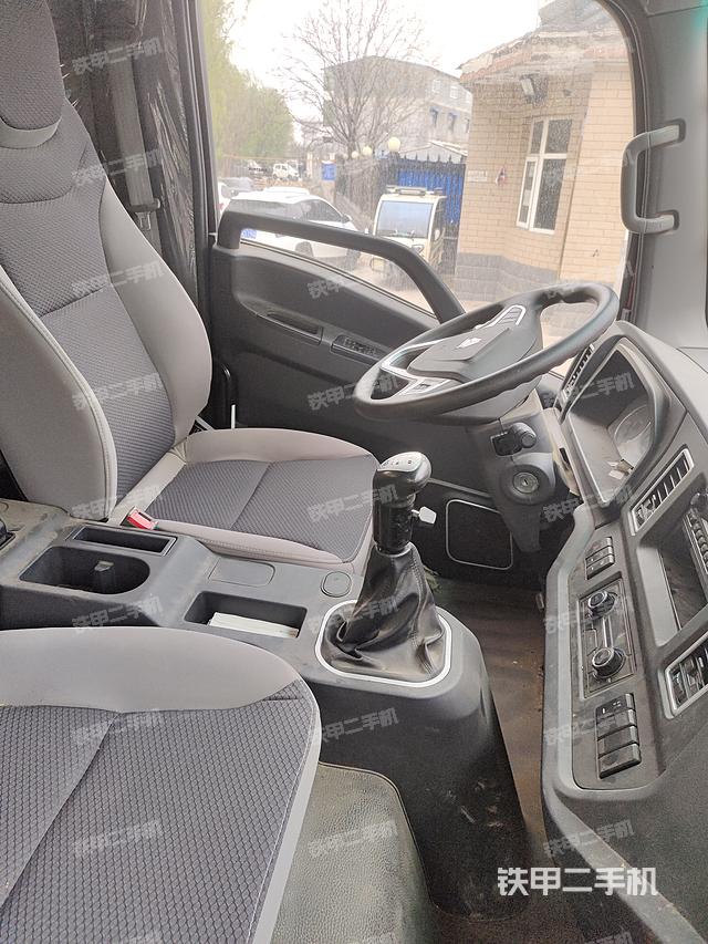 驾驶室操作台（设备外观及核心部件）