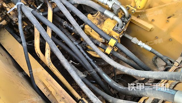 回转马达和主控阀（整机外观）