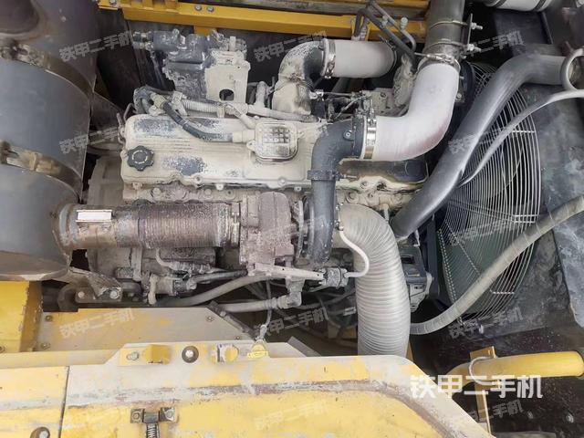 回转马达和主控阀（整机外观）