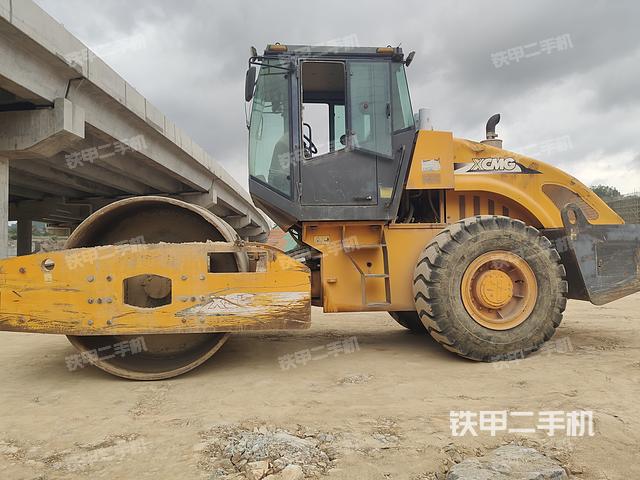 整机左侧（设备外观及核心部件）