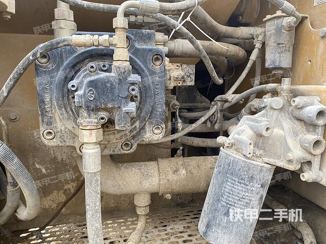 液压泵舱室正面整体（整机外观）