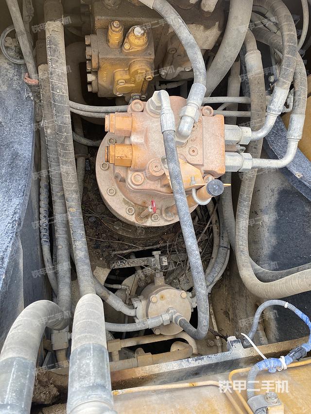 回转马达和主控阀（整机外观）