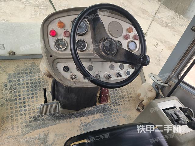 驾驶室操作台（设备外观及核心部件）