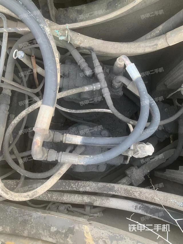 回转马达和主控阀（整机外观）