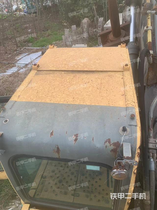 驾驶室顶部（整机外观）