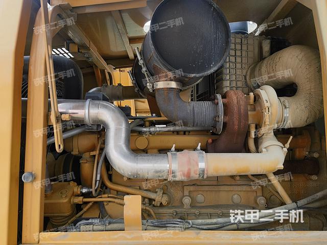 发动机右侧（整机外观及大件）