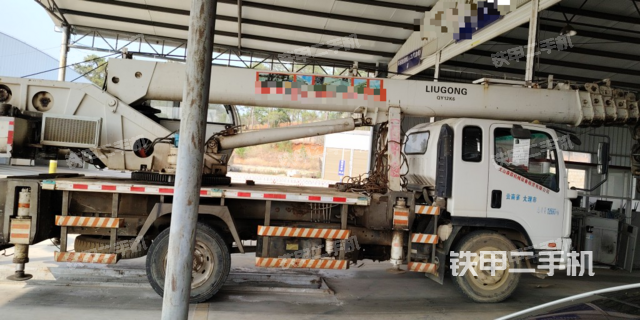 整机右侧（设备外观及核心部件）