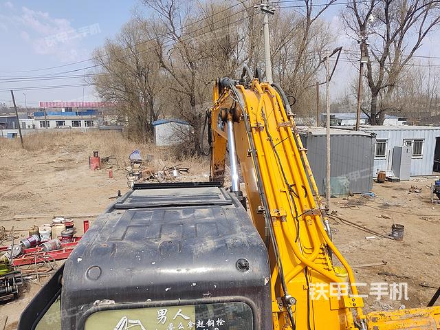 驾驶室顶部（整机外观）