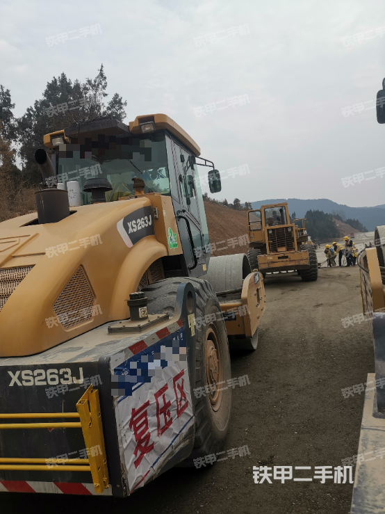 整机右侧（设备外观及核心部件）