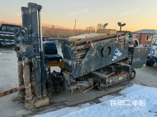 整机右侧（设备外观及核心部件）