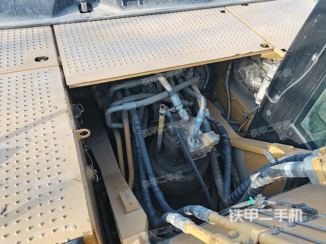 回转马达和主控阀（整机外观）