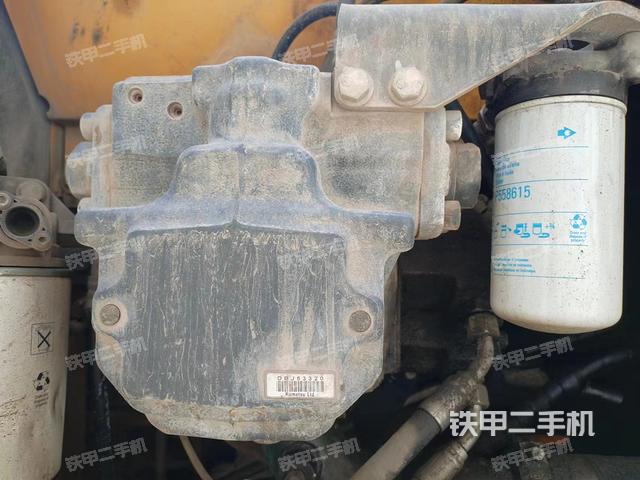 液压泵舱室正面整体（整机外观）