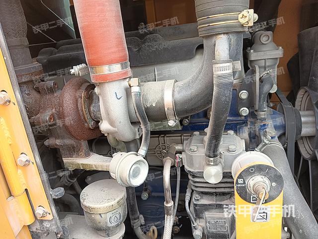 发动机右侧（整机外观及大件）