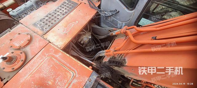 回转马达和主控阀（整机外观）