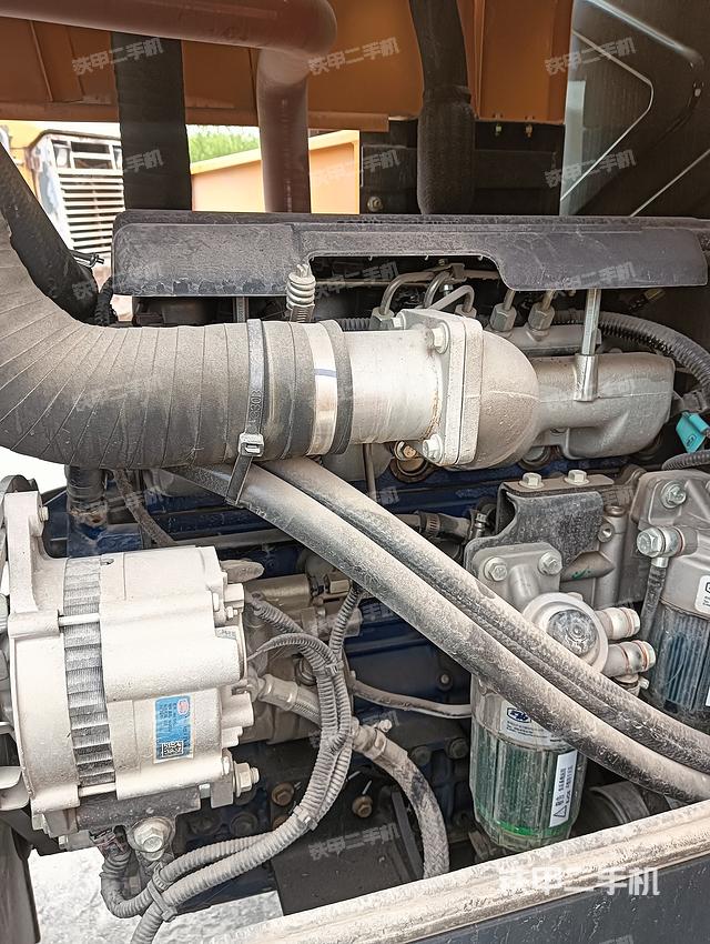 发动机左侧（整机外观及大件）