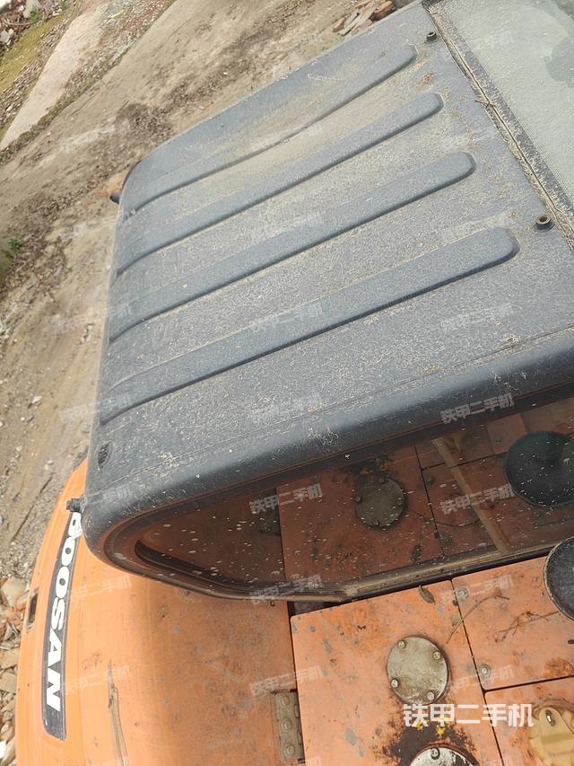 驾驶室顶部（整机外观）