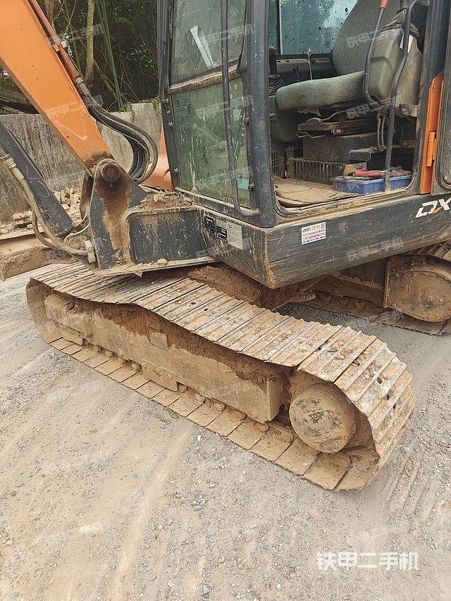 单侧履带整体（整机外观）