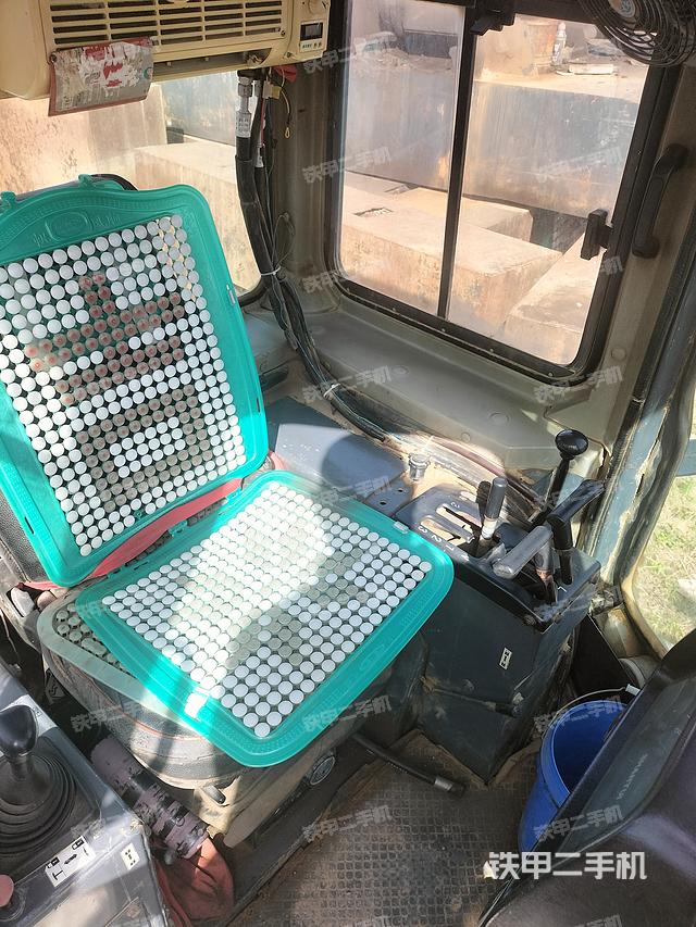 整机左侧（设备外观及核心部件）