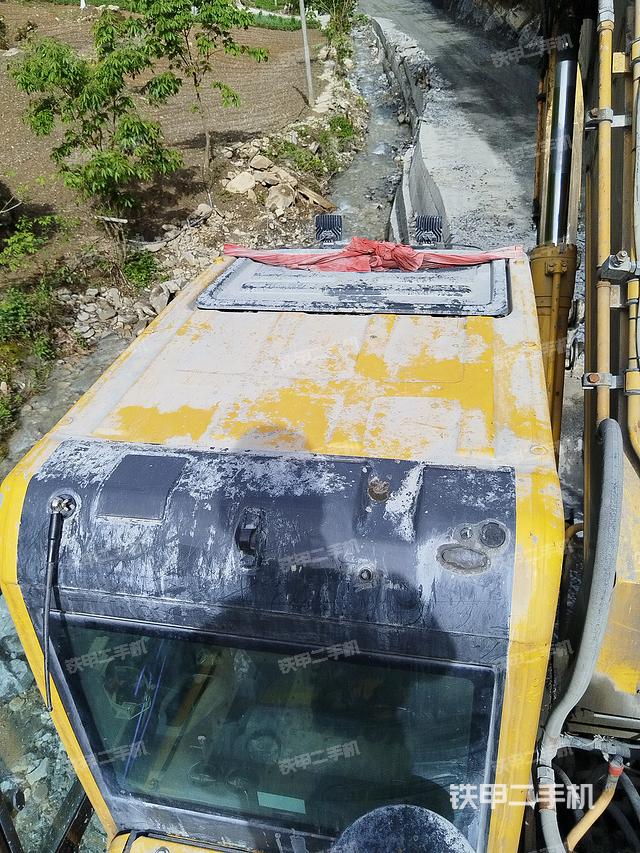 驾驶室顶部（整机外观）