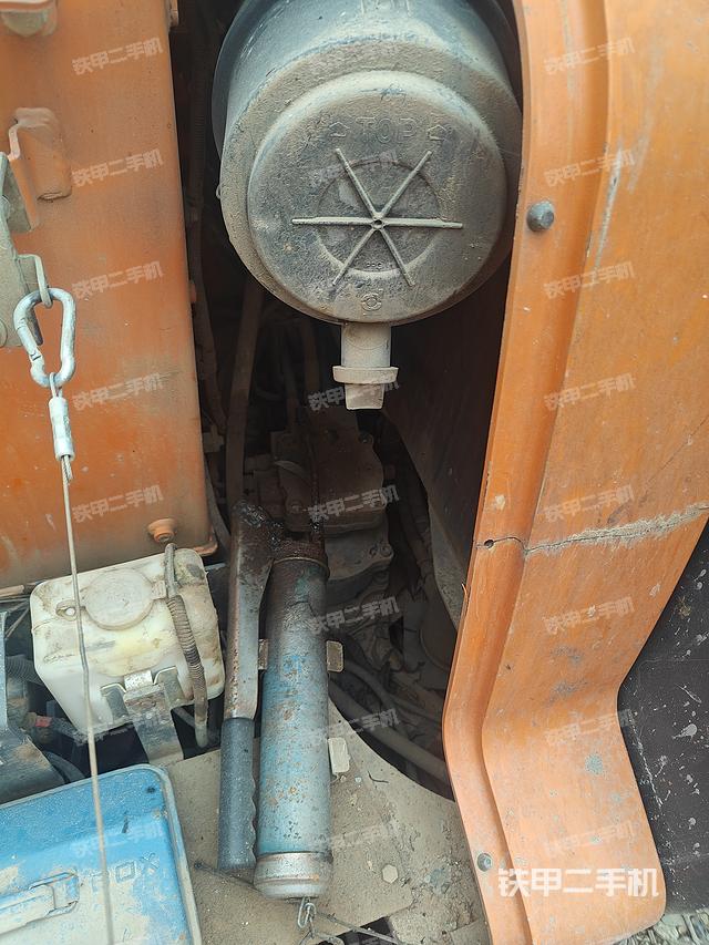 回转马达和主控阀（整机外观）