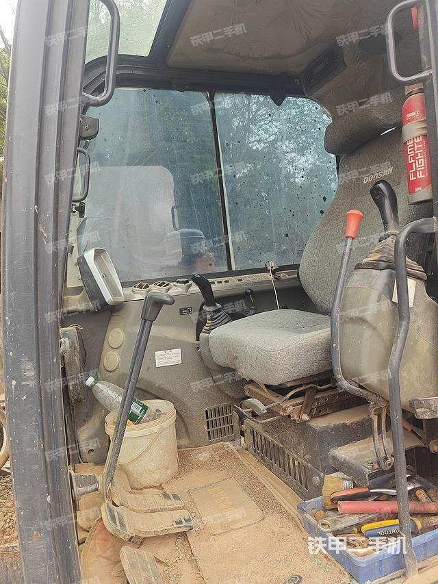 驾驶室整体（整机外观）