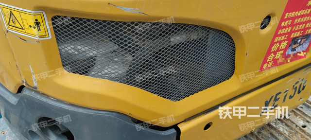 液压泵舱室正面整体（整机外观）