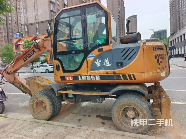 驾驶室整体（整机外观）