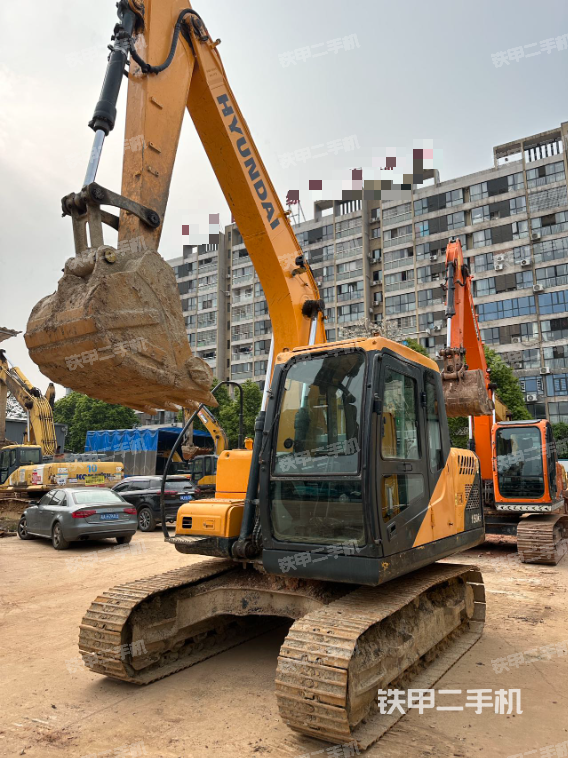 现代R110VS挖掘机