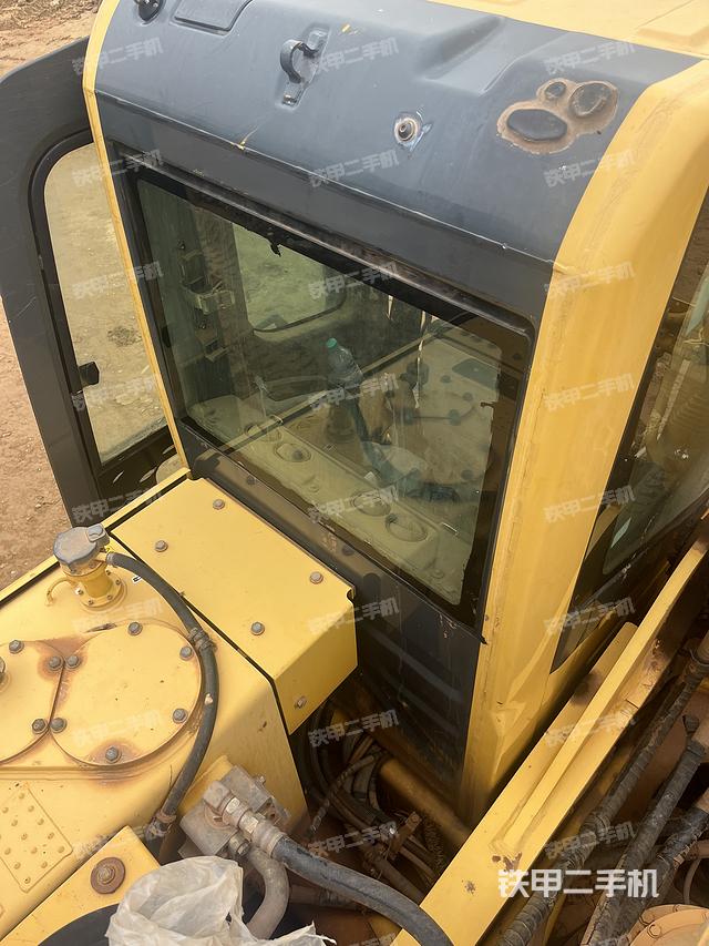 驾驶室顶部（整机外观）