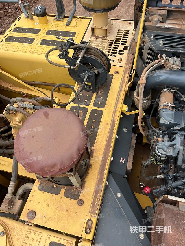 回转马达和主控阀（整机外观）