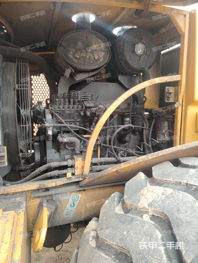 发动机左侧（整机外观及大件）