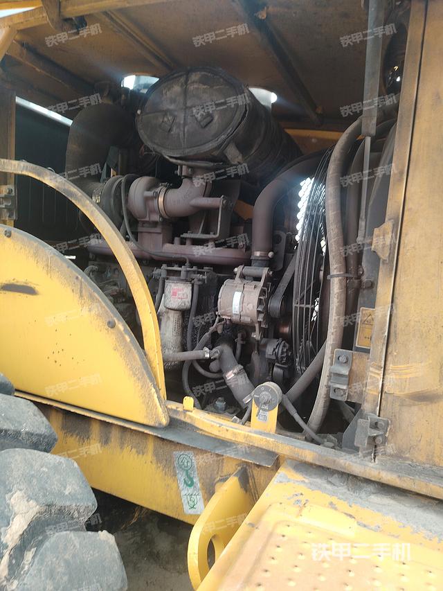 发动机右侧（整机外观及大件）