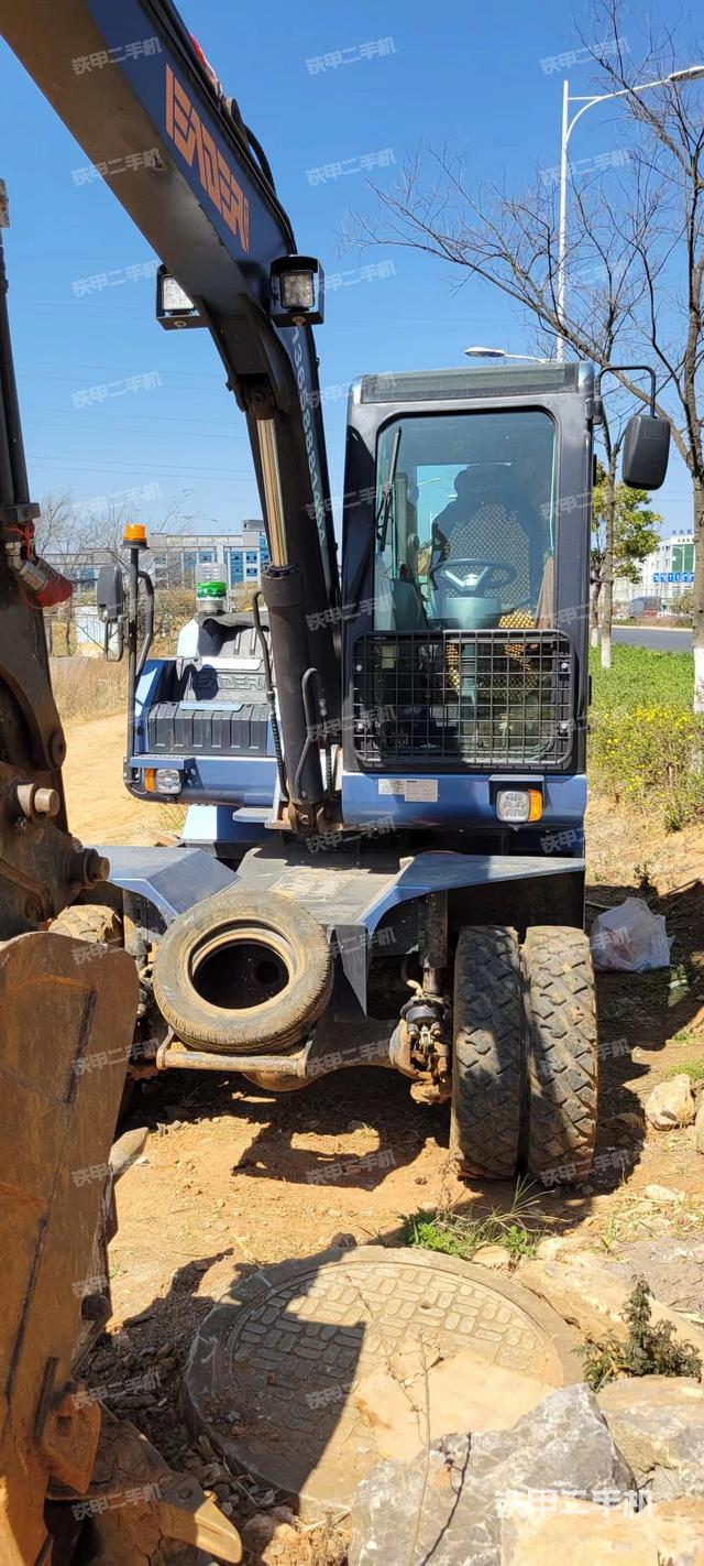 驾驶室顶部（整机外观）