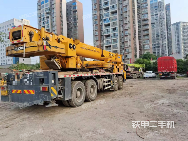 整机右侧（设备外观及核心部件）