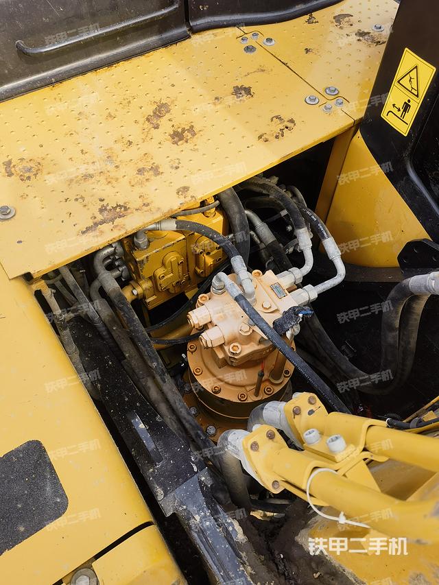 回转马达和主控阀（整机外观）