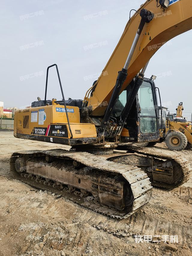 驾驶室顶部（整机外观）